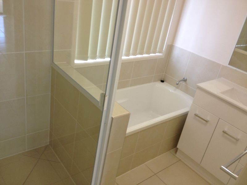 25 Jane Crescent, Gracemere QLD 4702