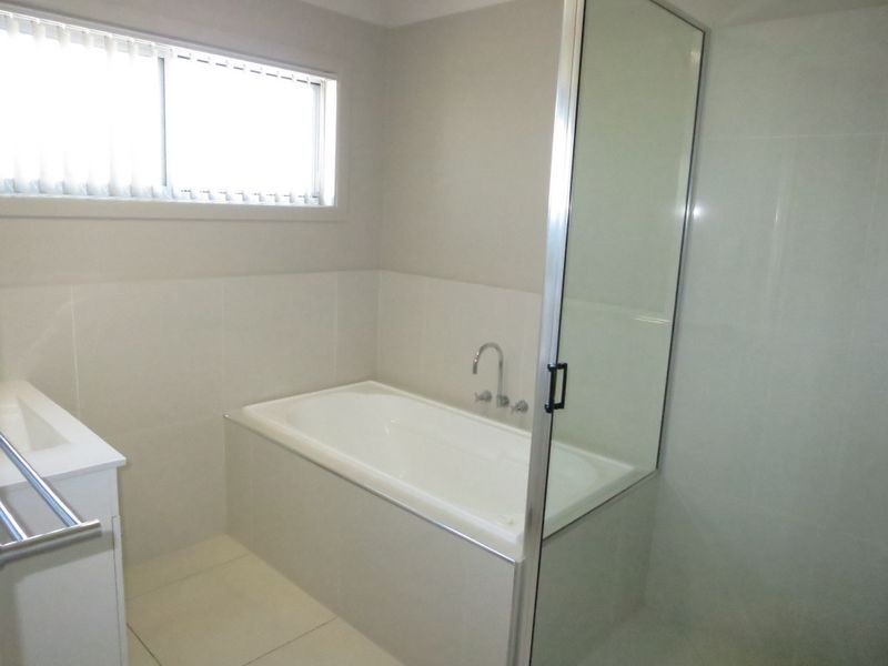 4 Tawarra Crescent, Gracemere QLD 4702