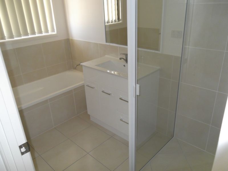 8 Jane Crescent, Gracemere QLD 4702