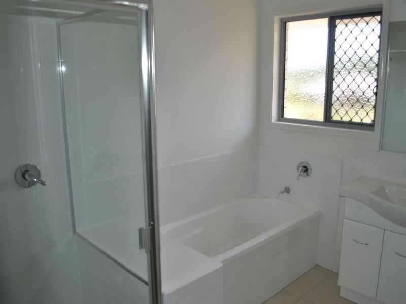 241/ John Oxley Drive, Gracemere QLD 4702