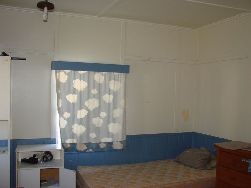 27 Card Street, Berserker QLD 4701