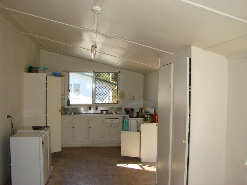 27 Card Street, Berserker QLD 4701