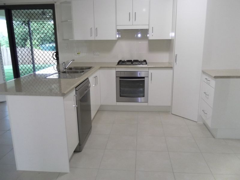 4 Violet Drive, Gracemere QLD 4702