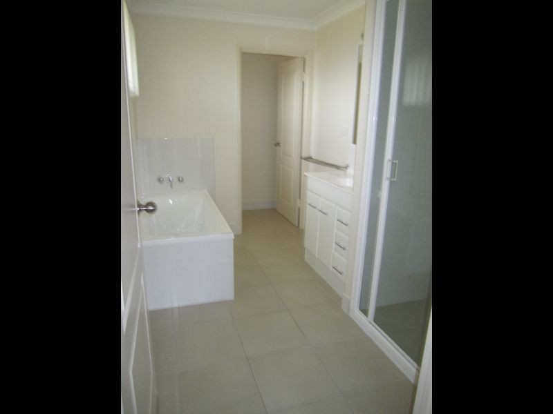 25 Joseph Street, Gracemere QLD 4702