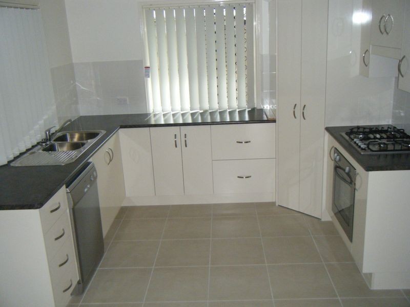 27 Riley Drive, Gracemere QLD 4702