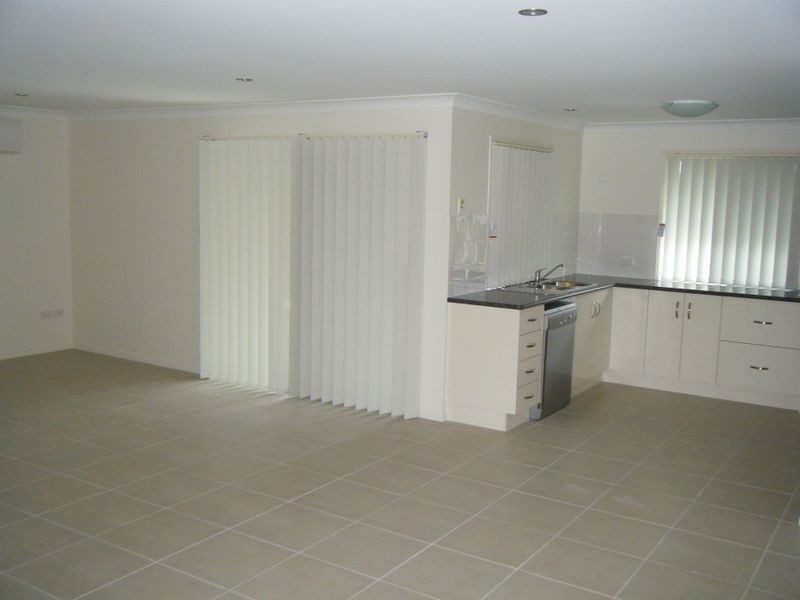 27 Riley Drive, Gracemere QLD 4702