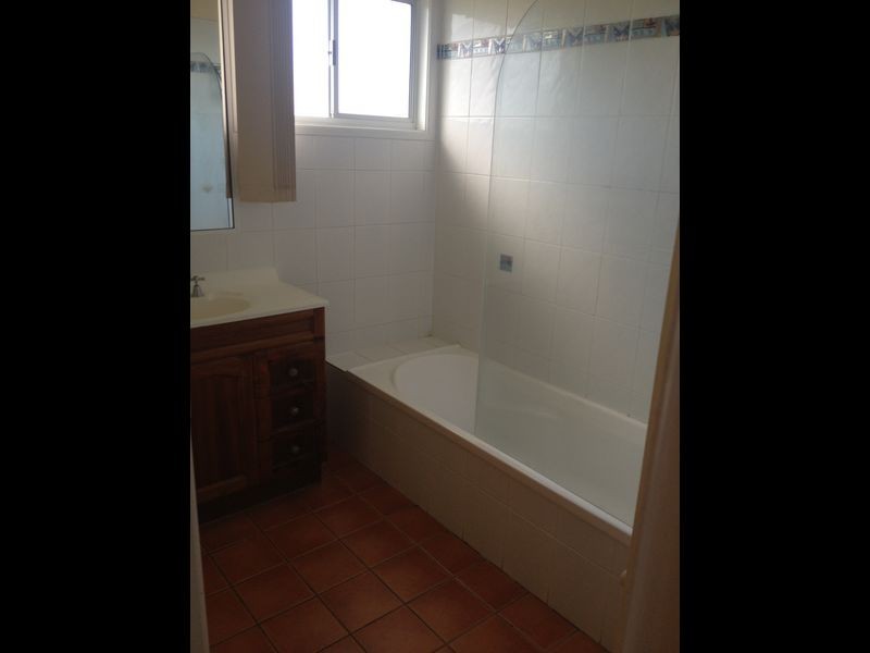 4 Sunrise Crescent, Gracemere QLD 4702