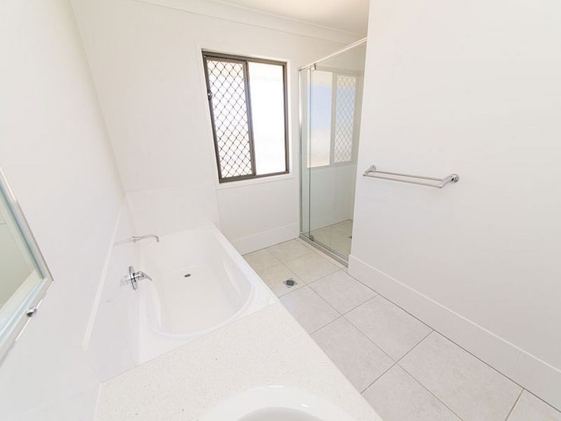 142 Stirling Drive Paramount Park Estate, Rockyview QLD 4701