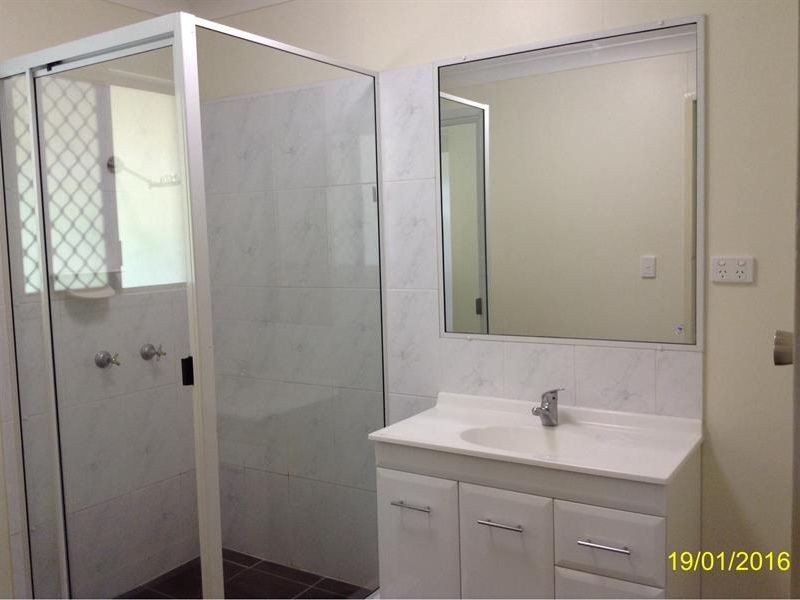 1/277 Blanchfield Street, Koongal QLD 4701