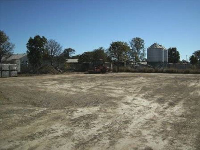 9-11 Okano Street, Moura QLD 4718