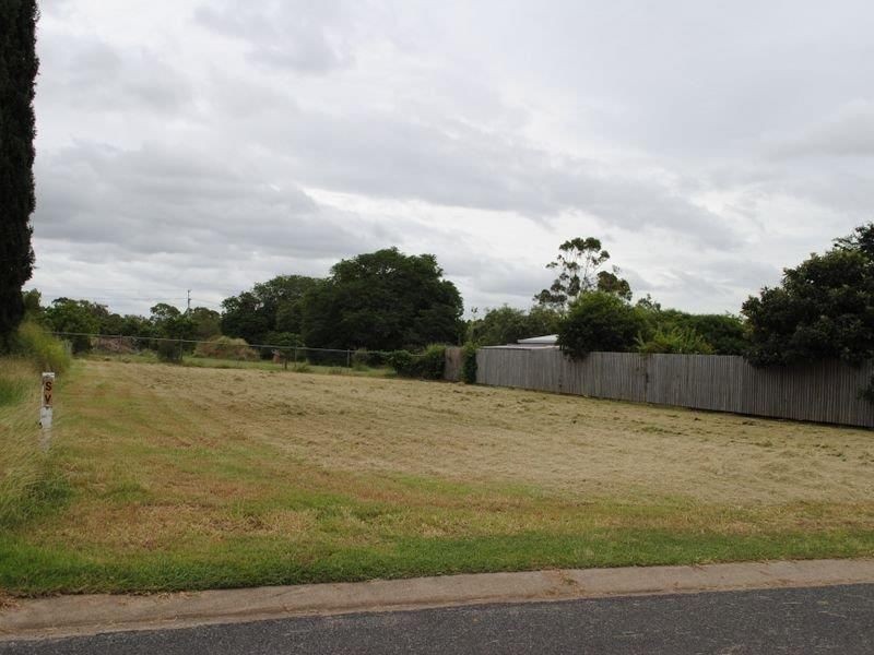 24 Deakin Close, Gracemere QLD 4702