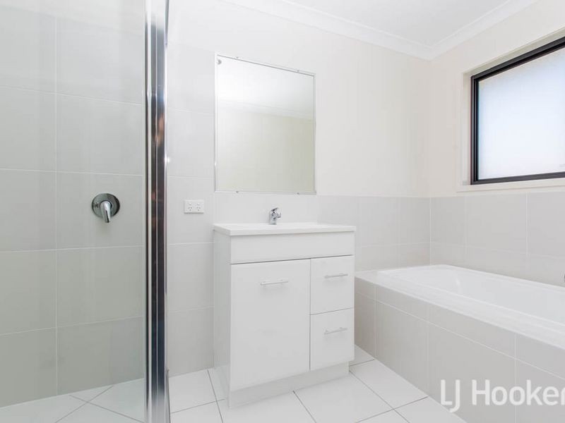 4 Gee Place, Gracemere QLD 4702