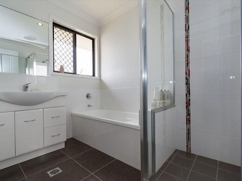 42 Leichhardt Drive, Gracemere QLD 4702