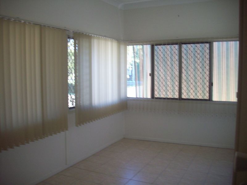 6 Renshaw Street, Park Avenue QLD 4701