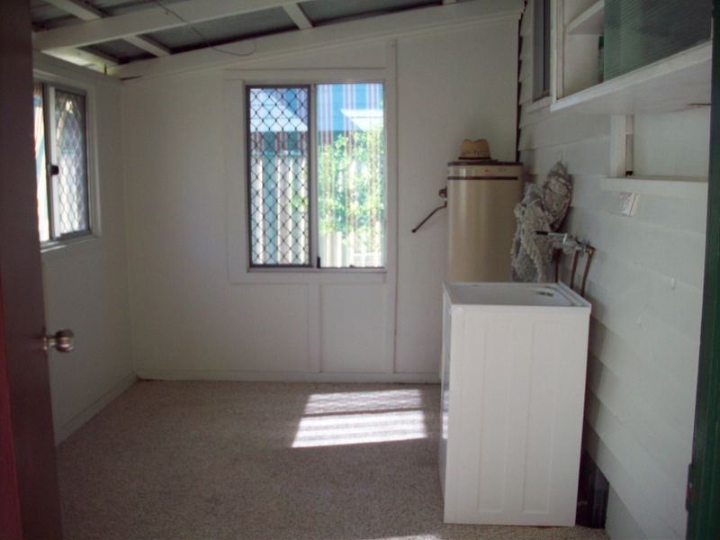 6 Renshaw Street, Park Avenue QLD 4701