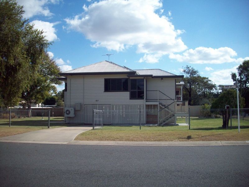 297 Pine Street, Berserker QLD 4701