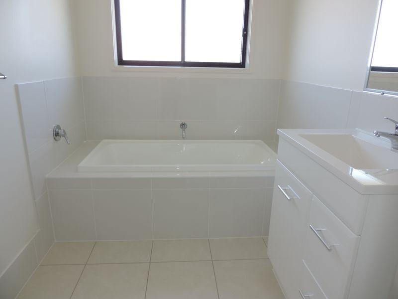 9 Gee Place, Gracemere QLD 4702