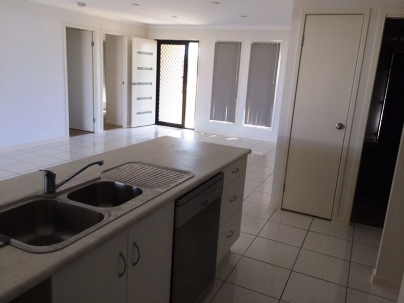 5 Ford Place, Gracemere QLD 4702