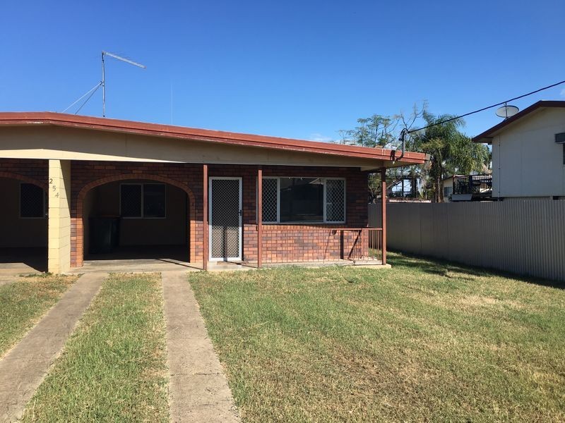 2/254 Carlton Street, Kawana QLD 4701