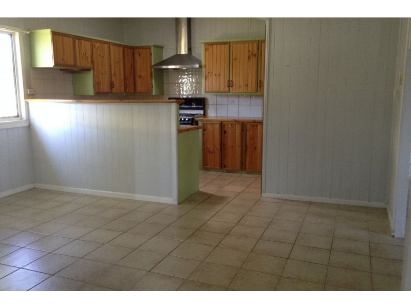 4 Dowling Street, Park Avenue QLD 4701