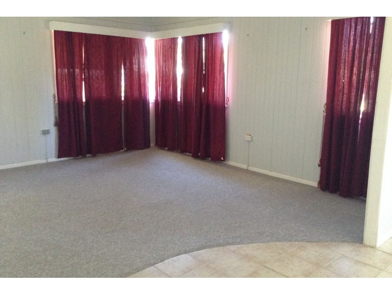 4 Dowling Street, Park Avenue QLD 4701