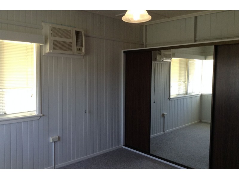 4 Dowling Street, Park Avenue QLD 4701