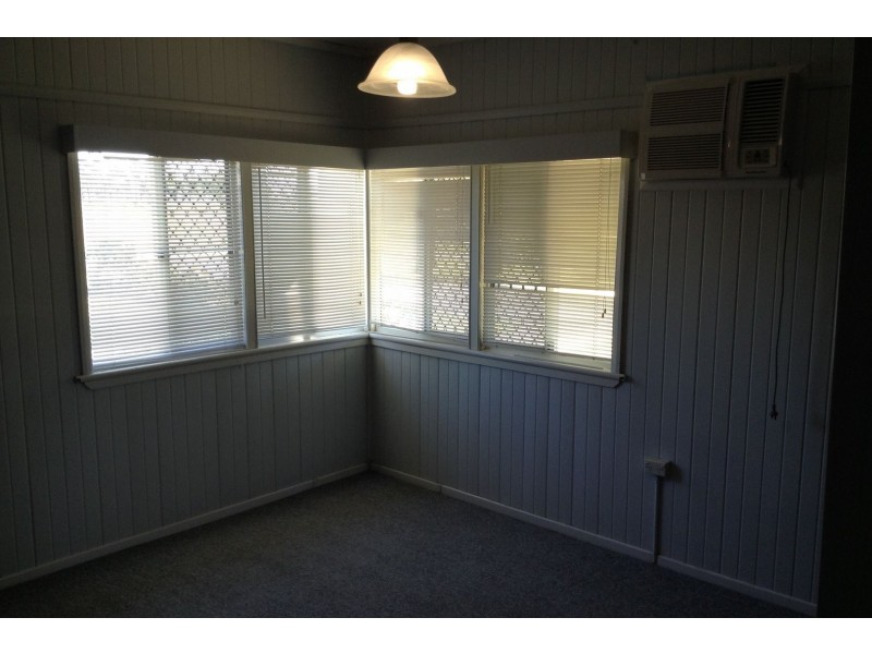 4 Dowling Street, Park Avenue QLD 4701