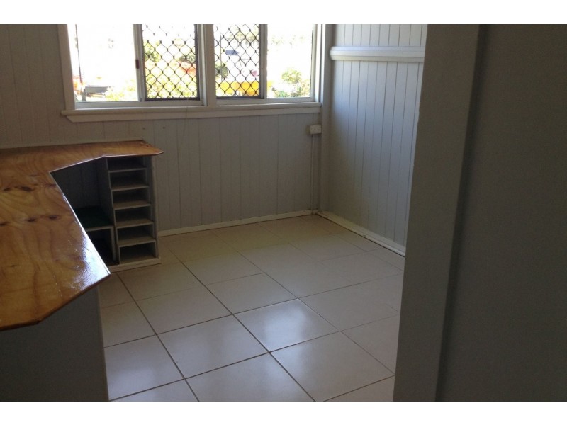 4 Dowling Street, Park Avenue QLD 4701