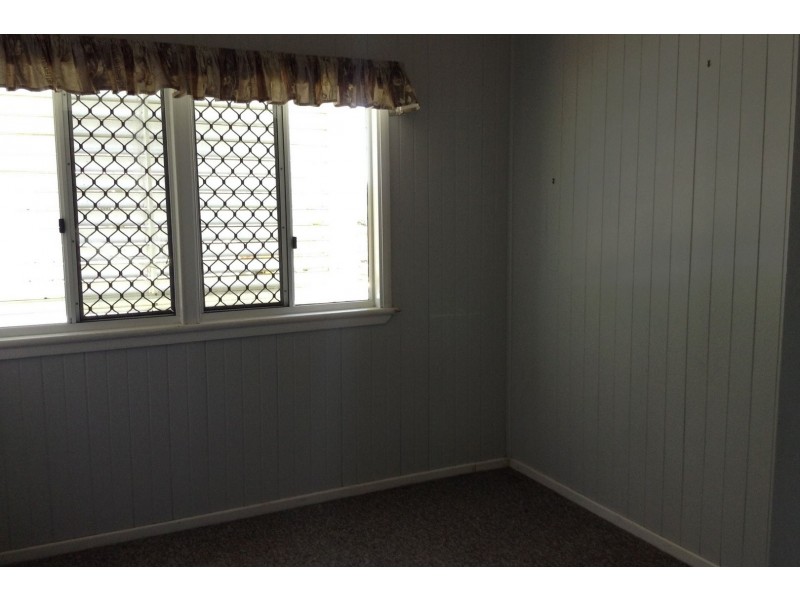 4 Dowling Street, Park Avenue QLD 4701