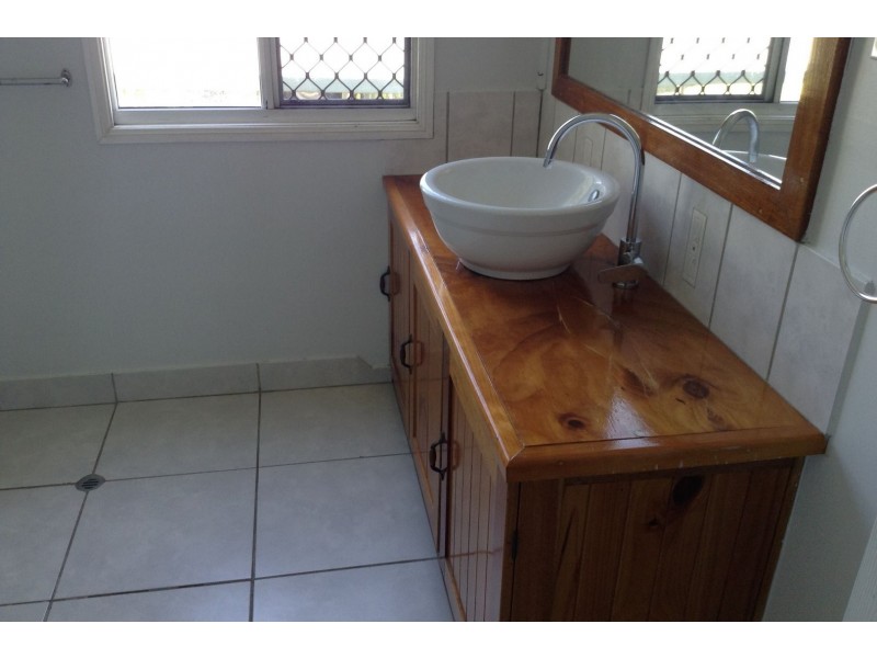 4 Dowling Street, Park Avenue QLD 4701