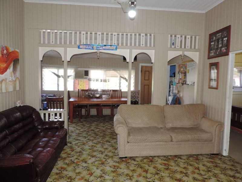 27 Main Street, Park Avenue QLD 4701