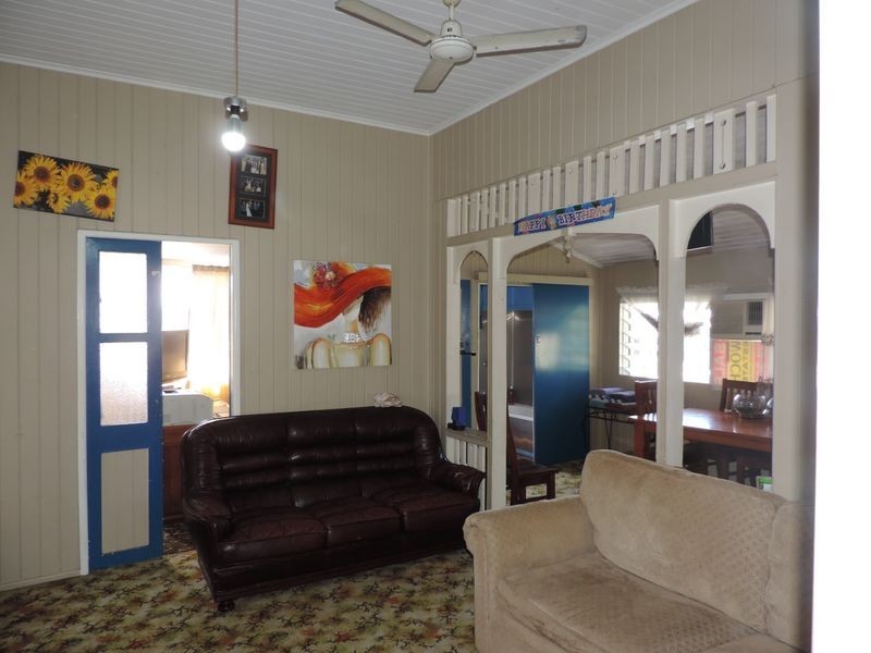 27 Main Street, Park Avenue QLD 4701