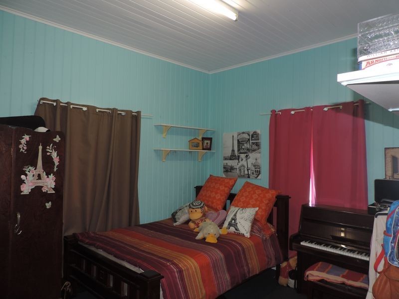 27 Main Street, Park Avenue QLD 4701