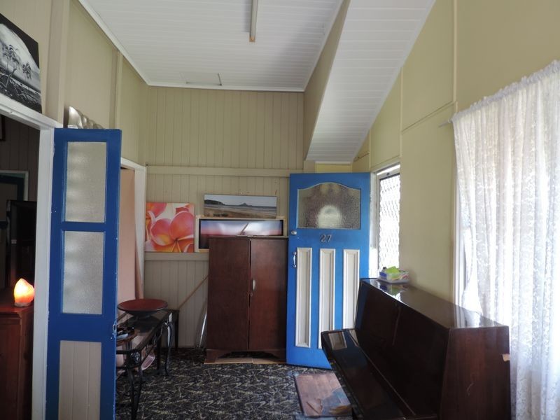 27 Main Street, Park Avenue QLD 4701