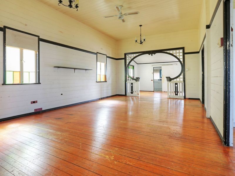 303 East Street, Depot Hill QLD 4700