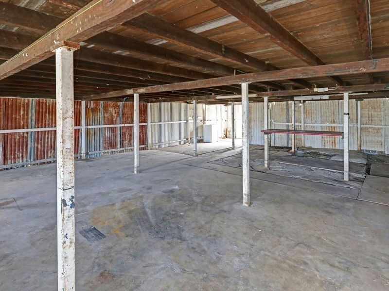 303 East Street, Depot Hill QLD 4700