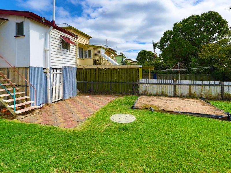 303 East Street, Depot Hill QLD 4700