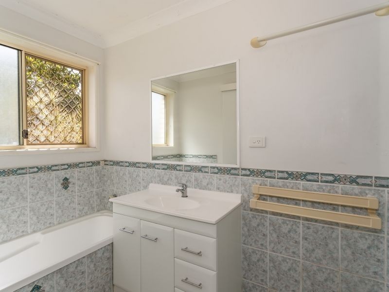 27 Van Haeren Street, Kawana QLD 4701