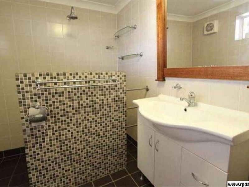 38-40 Brown Street, Berserker QLD 4701