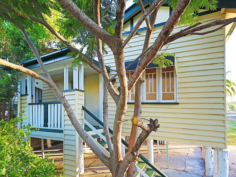 242 West Street, Depot Hill QLD 4700