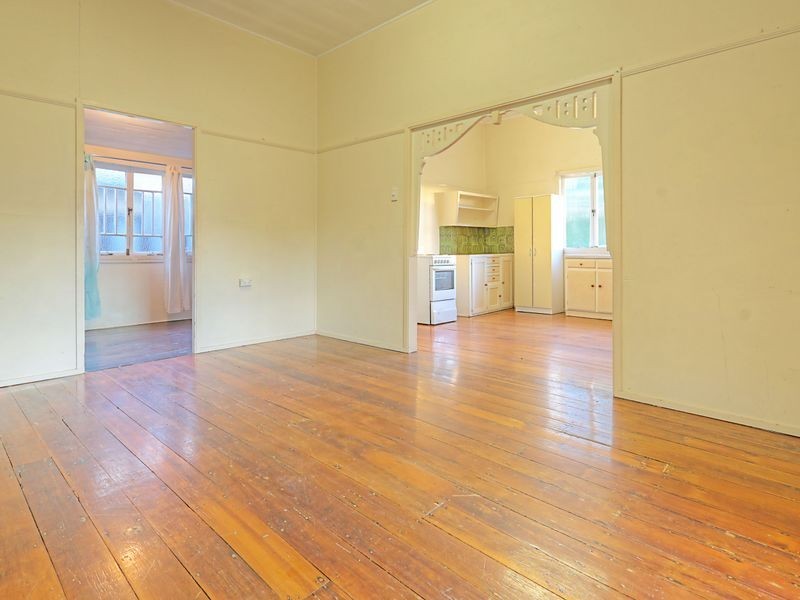 242 West Street, Depot Hill QLD 4700