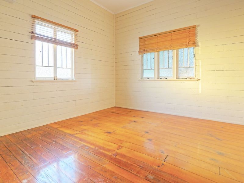 242 West Street, Depot Hill QLD 4700