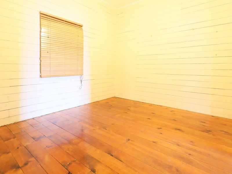 242 West Street, Depot Hill QLD 4700