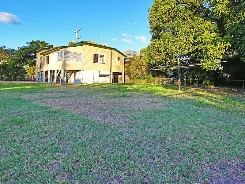 242 West Street, Depot Hill QLD 4700