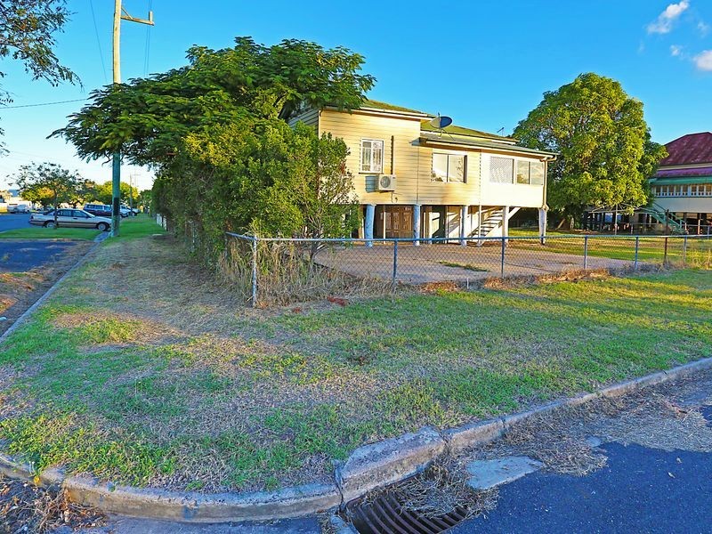 242 West Street, Depot Hill QLD 4700