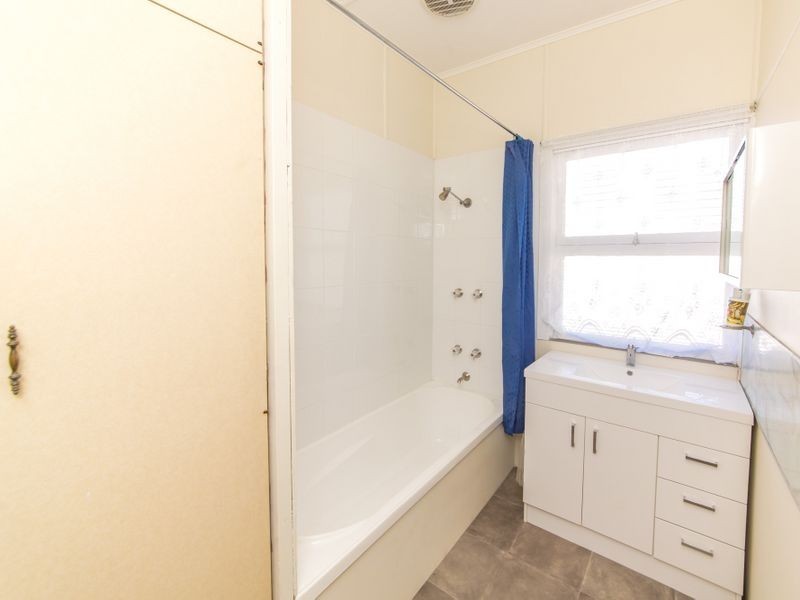 6 Canovan Street, Berserker QLD 4701