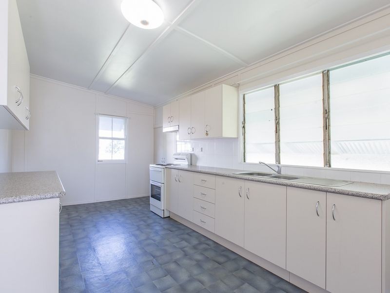 11 Nobbs Street, Berserker QLD 4701