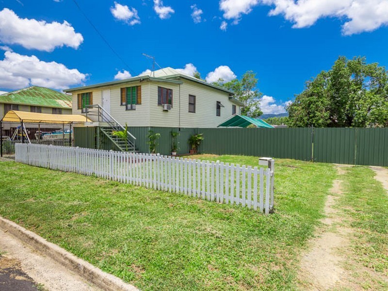 355 East Street, Depot Hill QLD 4700
