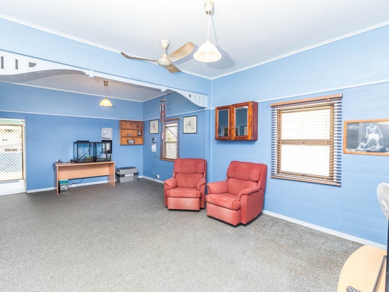 355 East Street, Depot Hill QLD 4700