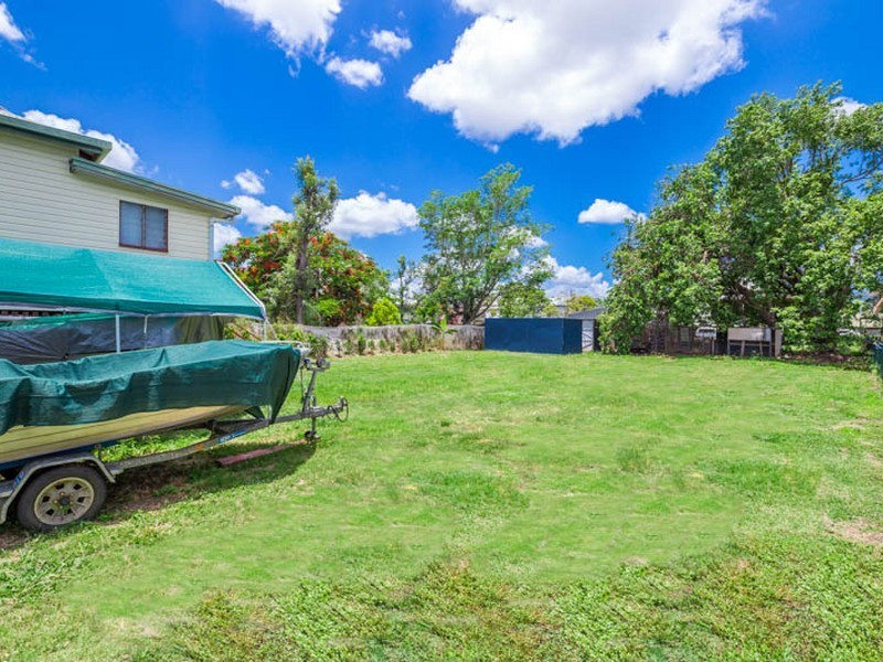 355 East Street, Depot Hill QLD 4700